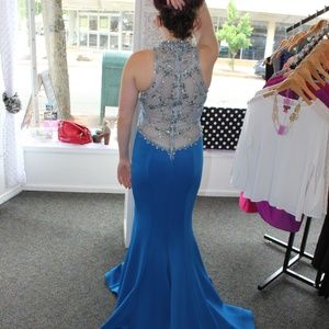 Tony Bowls size 2 teal prom or pageant gown dress